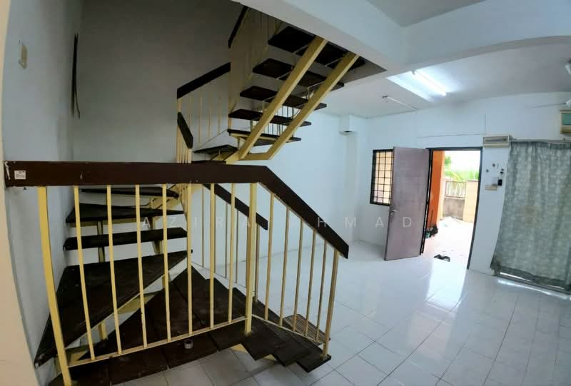 Rumah Teres 2 Tingkat untuk Dijual di Taman Lestari Putra (Seri Kembangan) - Azira Ahmad - Interior - PropertyGuru.com.my