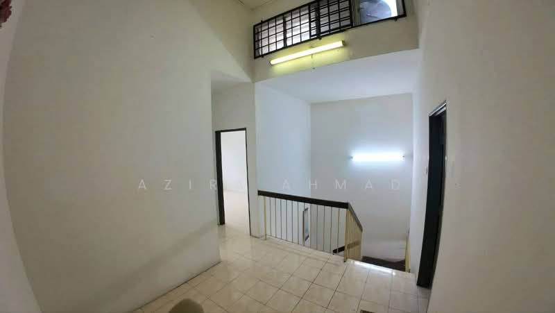 Rumah Teres 2 Tingkat untuk Dijual di Taman Lestari Putra (Seri Kembangan) - Azira Ahmad - Corridor - PropertyGuru.com.my