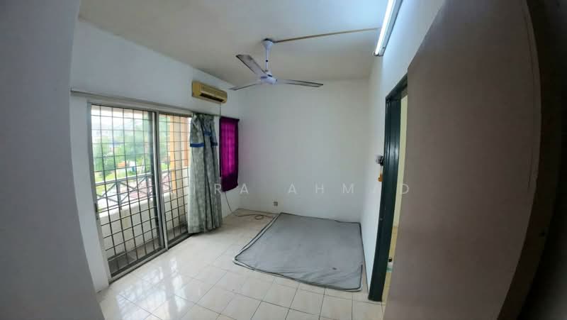 Rumah Teres 2 Tingkat untuk Dijual di Taman Lestari Putra (Seri Kembangan) - Azira Ahmad - Bedroom - PropertyGuru.com.my