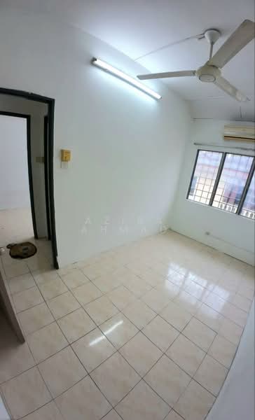 Rumah Teres 2 Tingkat untuk Dijual di Taman Lestari Putra (Seri Kembangan) - Azira Ahmad - Interior - PropertyGuru.com.my