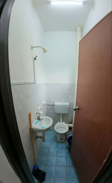 Rumah Teres 2 Tingkat untuk Dijual di Taman Lestari Putra (Seri Kembangan) - Azira Ahmad - Bathroom - PropertyGuru.com.my