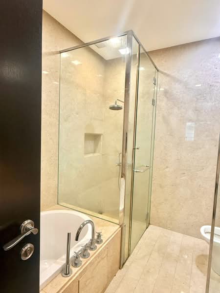 Servis Apartment untuk Disewa di Straits Quay (The Suites at Waterside) - Yuki Bong - Bathroom - PropertyGuru.com.my