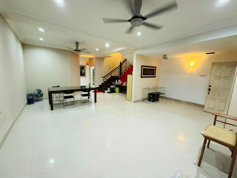 Rumah Teres 2 Tingkat untuk Dijual di Bukit Jelutong (Shah Alam) - Nazrin Hakimin - Living Room - PropertyGuru.com.my