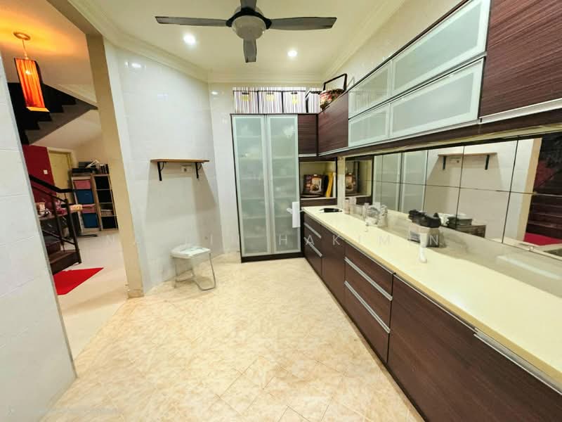 Rumah Teres 2 Tingkat untuk Dijual di Bukit Jelutong (Shah Alam) - Nazrin Hakimin - Kitchen - PropertyGuru.com.my