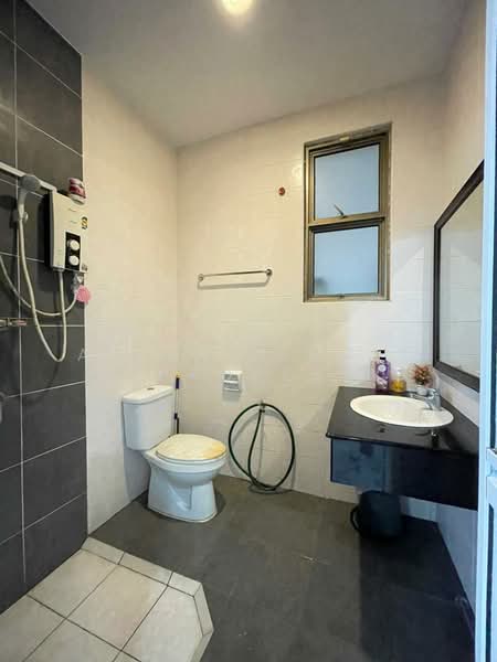 Semi-Detached House for Sale in Taman Pulai Bayu (Skudai) - Azlan Ismail aiproperty - Bathroom - PropertyGuru.com.my