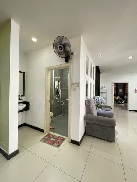 Semi-Detached House for Sale in Taman Pulai Bayu (Skudai) - Azlan Ismail aiproperty - Bathroom - PropertyGuru.com.my