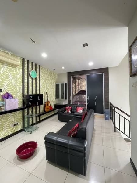 Semi-Detached House for Sale in Taman Pulai Bayu (Skudai) - Azlan Ismail aiproperty - Living Room - PropertyGuru.com.my