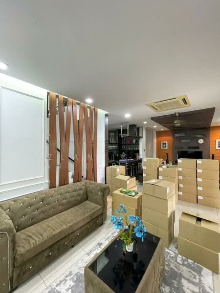 Semi-Detached House for Sale in Taman Pulai Bayu (Skudai) - Azlan Ismail aiproperty - Living Room - PropertyGuru.com.my