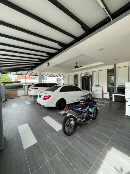 Semi-Detached House for Sale in Taman Pulai Bayu (Skudai) - Azlan Ismail aiproperty - Car Park - PropertyGuru.com.my