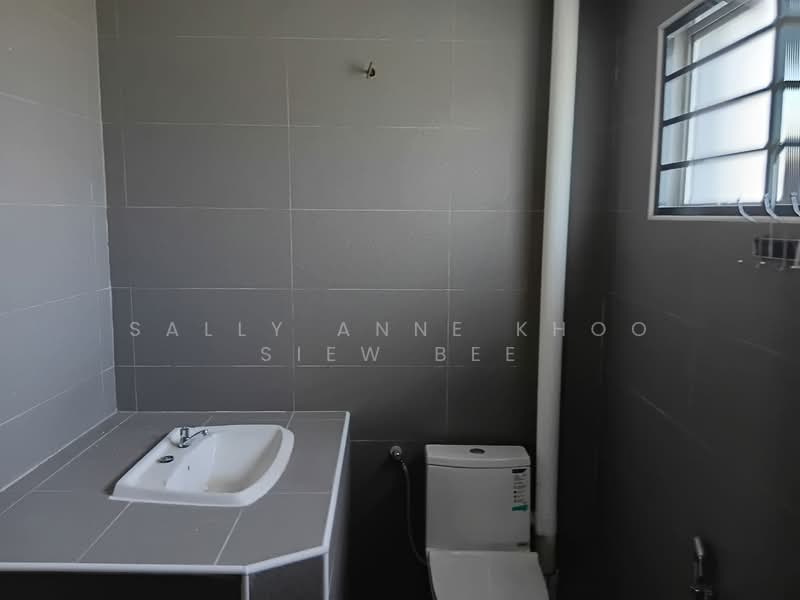 2-storey Terraced House for Sale in Seksyen 3, Taman Kinrara (Puchong) - Sally Anne Khoo Siew bee - Bathroom - PropertyGuru.com.my