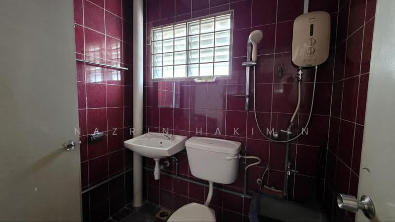 Rumah Teres 2 Tingkat untuk Dijual di Seksyen 8 (Shah Alam) - Nazrin Hakimin - Bathroom - PropertyGuru.com.my