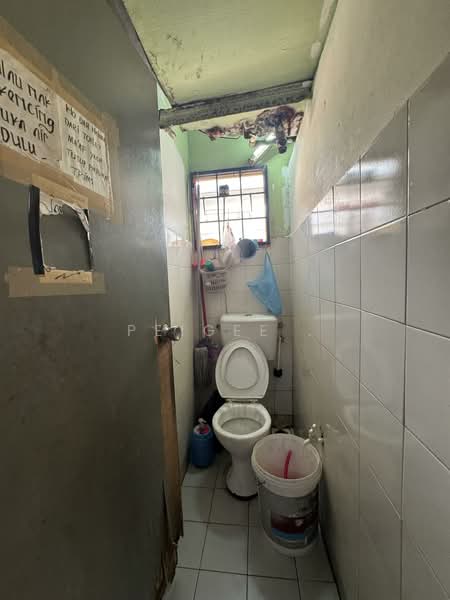 Pangsapuri untuk Dijual di Apartment Idaman - PeiGee . - Bathroom - PropertyGuru.com.my