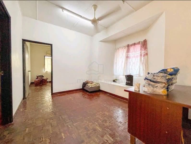 Rumah Berkembar untuk Dijual di Taman Desa Country Homes (Rawang) - Evelyn Khoo - Hallway - PropertyGuru.com.my