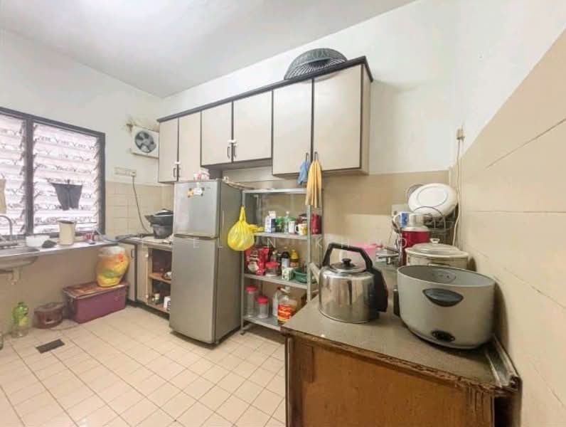 Rumah Berkembar untuk Dijual di Taman Desa Country Homes (Rawang) - Evelyn Khoo - Kitchen - PropertyGuru.com.my