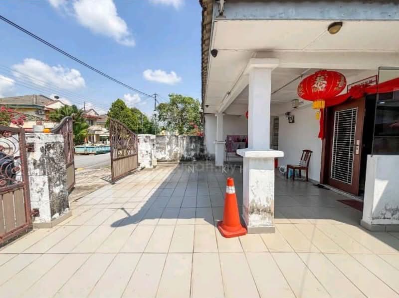 Rumah Berkembar untuk Dijual di Taman Desa Country Homes (Rawang) - Evelyn Khoo - Car Porch - PropertyGuru.com.my