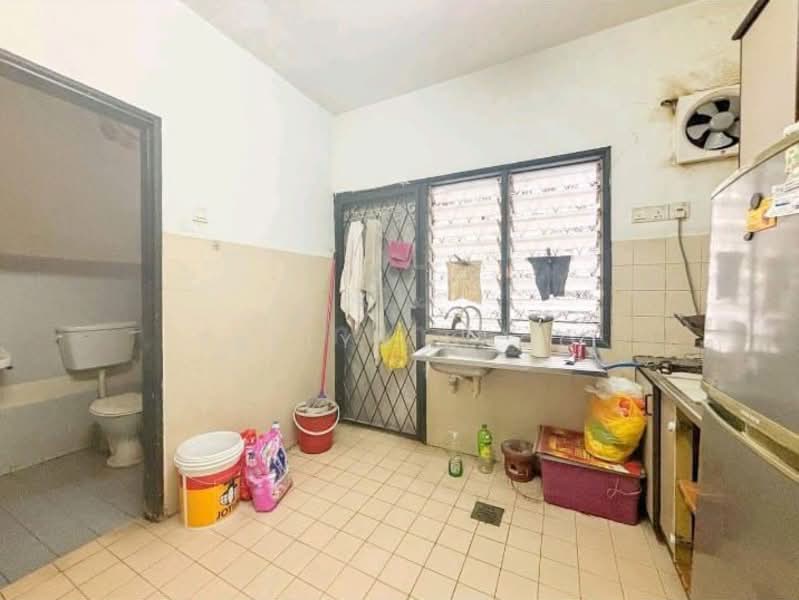 Rumah Berkembar untuk Dijual di Taman Desa Country Homes (Rawang) - Evelyn Khoo - Kitchen - PropertyGuru.com.my
