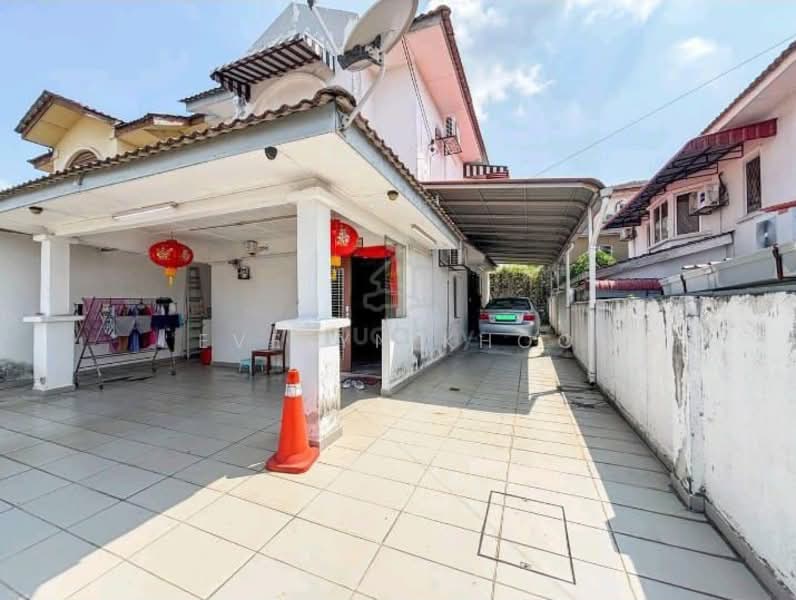 Rumah Berkembar untuk Dijual di Taman Desa Country Homes (Rawang) - Evelyn Khoo - Car Porch - PropertyGuru.com.my
