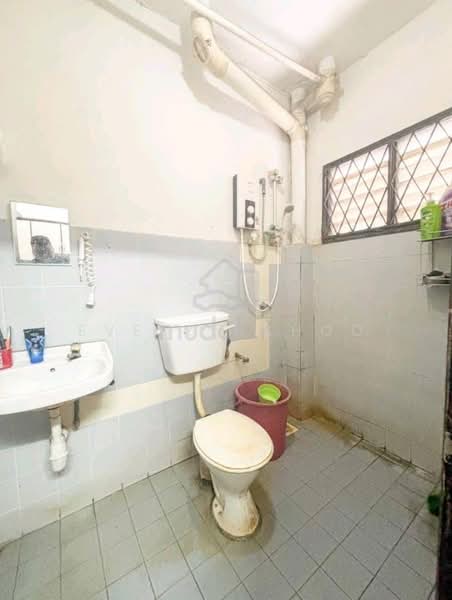 Rumah Berkembar untuk Dijual di Taman Desa Country Homes (Rawang) - Evelyn Khoo - Bathroom - PropertyGuru.com.my
