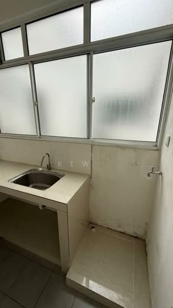 Servis Apartment untuk Disewa di Zeva @ Equine South - Kew . - Kitchen - PropertyGuru.com.my