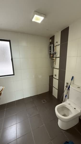 Servis Apartment untuk Disewa di Zeva @ Equine South - Kew . - Bathroom - PropertyGuru.com.my