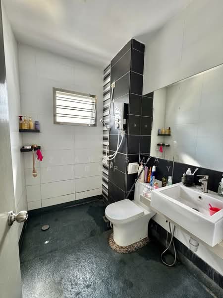 2-storey Terraced House for Sale in Bandar Putra (Kulai) - Azlan Ismail aiproperty - Bathroom - PropertyGuru.com.my