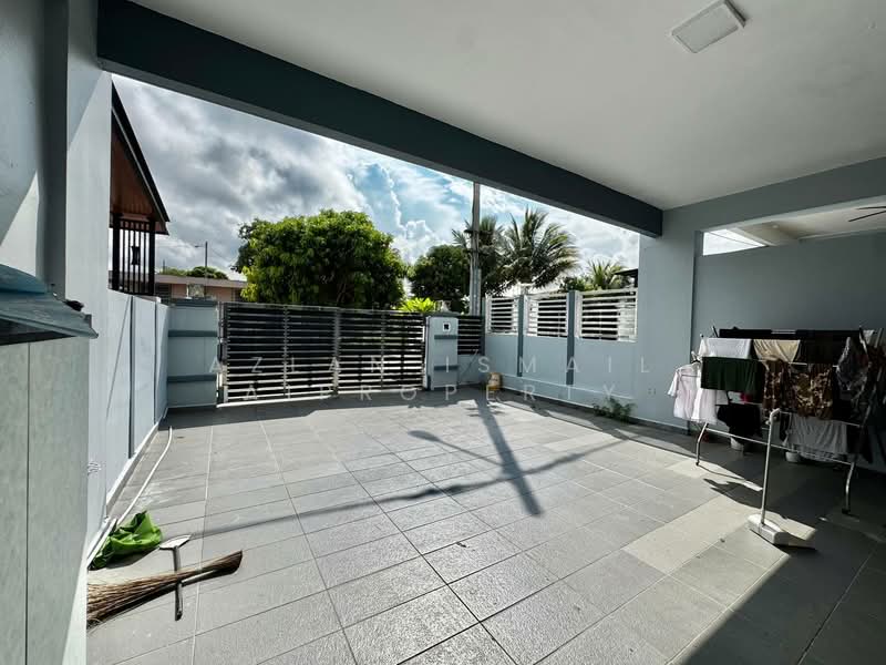 2-storey Terraced House for Sale in Bandar Putra (Kulai) - Azlan Ismail aiproperty - Exterior - PropertyGuru.com.my