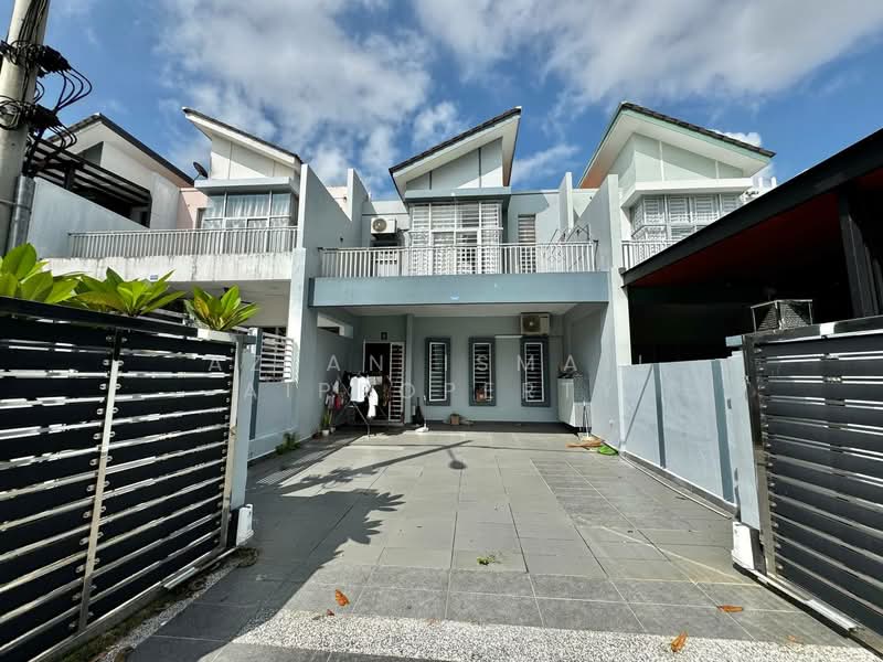 2-storey Terraced House for Sale in Bandar Putra (Kulai) - Azlan Ismail aiproperty - Exterior - PropertyGuru.com.my