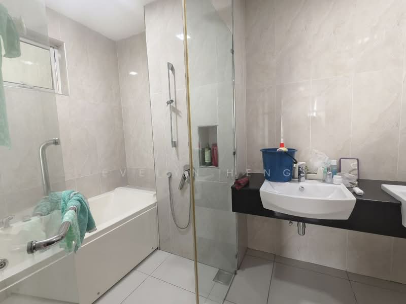 Servis Apartment untuk Dijual di Paragon Residences @ Straits View - Evelyn Heng - Bathroom - PropertyGuru.com.my