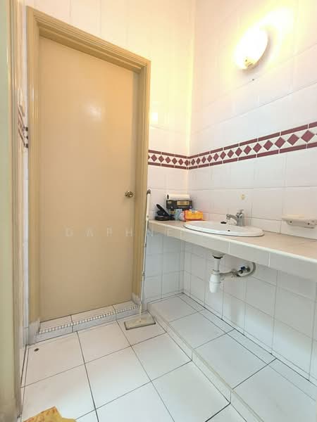 Rumah Teres 2 Tingkat untuk Dijual di Taman Molek (Johor Bahru) - Daphne Lee - Bathroom - PropertyGuru.com.my