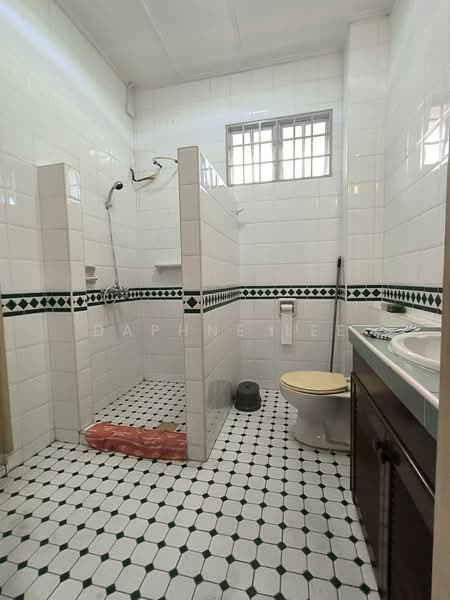 Rumah Teres 2 Tingkat untuk Dijual di Taman Molek (Johor Bahru) - Daphne Lee - Bathroom - PropertyGuru.com.my