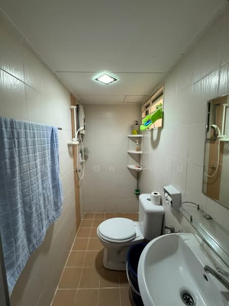 Rumah Bandar untuk Dijual di Batu Caves (Selangor) - Alison Chiu - Bathroom - PropertyGuru.com.my