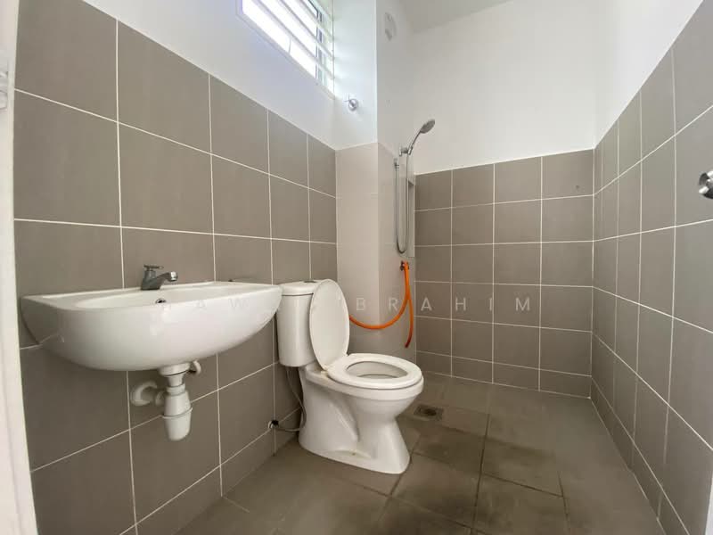 Rumah Teres 2 Tingkat untuk Disewa di Seremban 2 (Negeri Sembilan) - Hawa Ibrahim - Bathroom - PropertyGuru.com.my