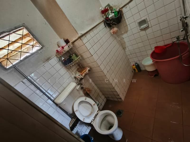 2-storey Terraced House for Sale in Taman Pelangi (Johor Bahru) - Jennie Chew - Bathroom - PropertyGuru.com.my
