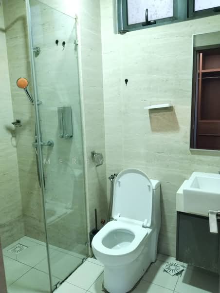 Servis Apartment untuk Disewa di Crescent Bay Suites (Teluk Bayu) - Merry Chua - Bathroom - PropertyGuru.com.my