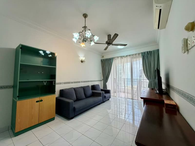 Kondominium untuk Dijual di Gurney Park Condominium - Veronica Boo - Living Room - PropertyGuru.com.my