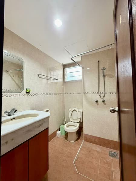 Kondominium untuk Dijual di Gurney Park Condominium - Veronica Boo - Bathroom - PropertyGuru.com.my