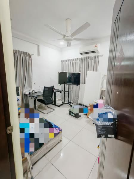 Bungalow for Sale in Taman Bukit Serdang (Seri Kembangan) - Sky Wong - Bedroom - PropertyGuru.com.my
