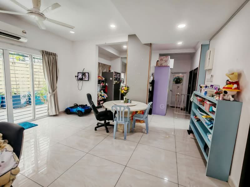 Bungalow for Sale in Taman Bukit Serdang (Seri Kembangan) - Sky Wong - Living Room - PropertyGuru.com.my