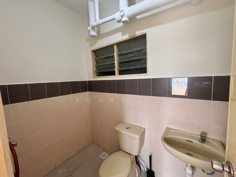 Apartment for Sale at Bangi Idaman Apartment - Rohaya . - Bathroom - PropertyGuru.com.my