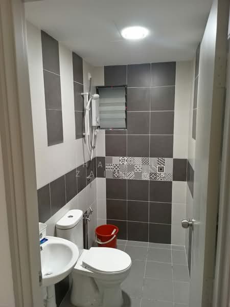 Servis Apartment untuk Disewa di Residensi Emas - Khairul Zainal - Bathroom - PropertyGuru.com.my