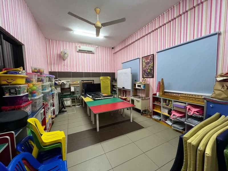 Rumah Teres 2 Tingkat untuk Dijual di Taman Mount Austin (Tebrau) - Max Loh - Study - PropertyGuru.com.my