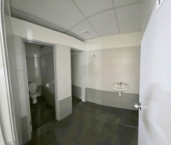 Semi-D Factory for Rent in Rawang (Selangor) - Janie Lee - Washroom - PropertyGuru.com.my