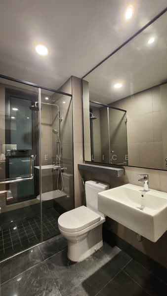 Service Residence for Sale at Bloomsvale Menara Vista Petaling - Yen Alice - Second Bathroom - PropertyGuru.com.my