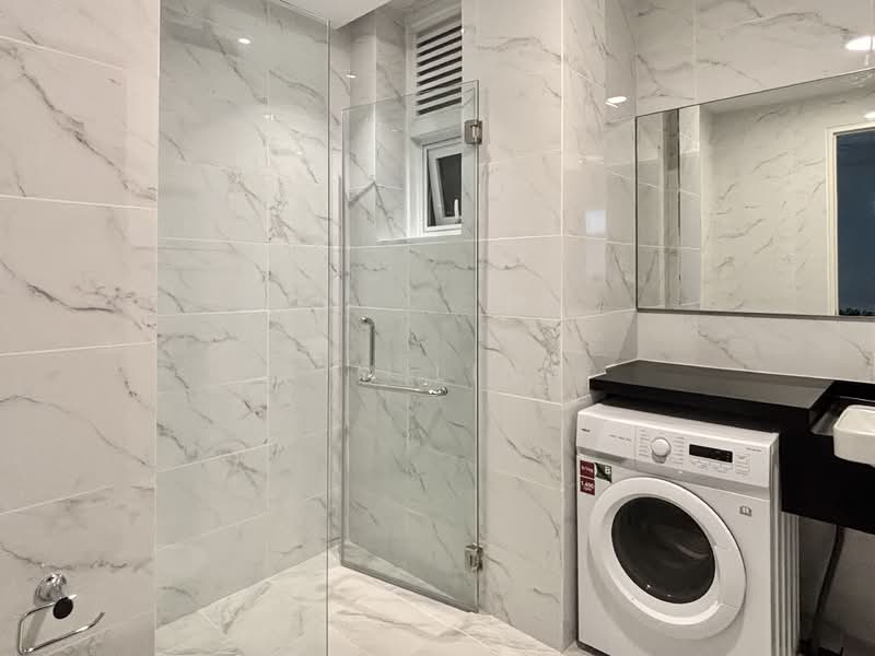 Service Residence for Rent at Met 1 Residences - Kim Ling - Master Bathroom - PropertyGuru.com.my
