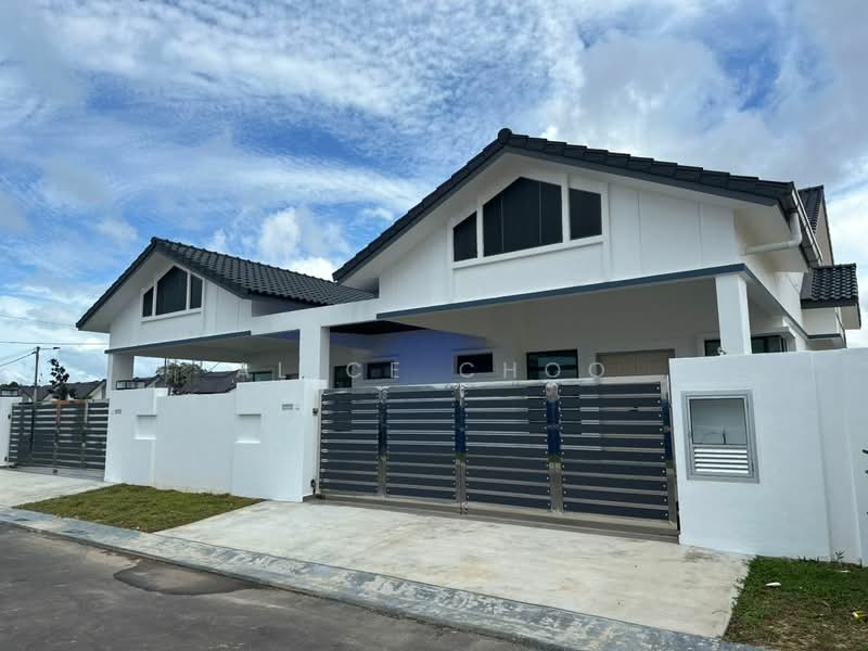 Semi-Detached House for Sale in Taman Kluang Perdana (Kluang) - Alice Choo - Exterior - PropertyGuru.com.my