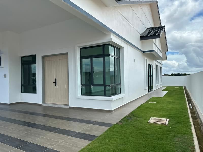 Semi-Detached House for Sale in Taman Kluang Perdana (Kluang) - Alice Choo - Exterior - PropertyGuru.com.my
