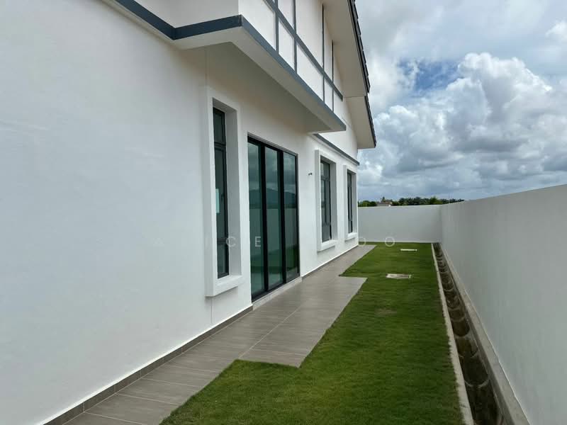 Semi-Detached House for Sale in Taman Kluang Perdana (Kluang) - Alice Choo - Exterior - PropertyGuru.com.my