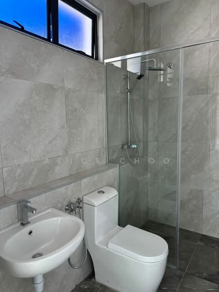 Semi-Detached House for Sale in Kluang (Johor) - Alice Choo - Bathroom - PropertyGuru.com.my