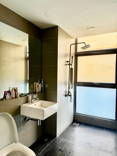 Kondominium untuk Dijual di Lakefront Residence - Kar Hooi - Bathroom - PropertyGuru.com.my