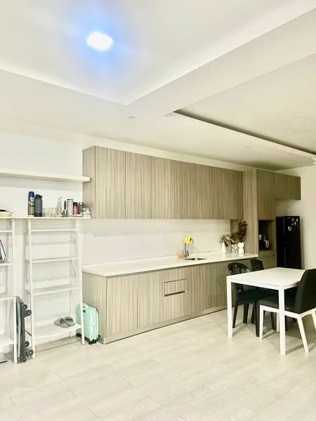 Kondominium untuk Dijual di Lakefront Residence - Kar Hooi - Kitchen - PropertyGuru.com.my